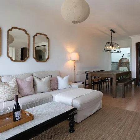 La Casa Nostra - Family Oriented House In Quiet Area *