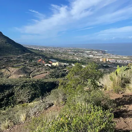 La Casa Nostra - Family Oriented House In Quiet Area Bajamar (La Laguna)