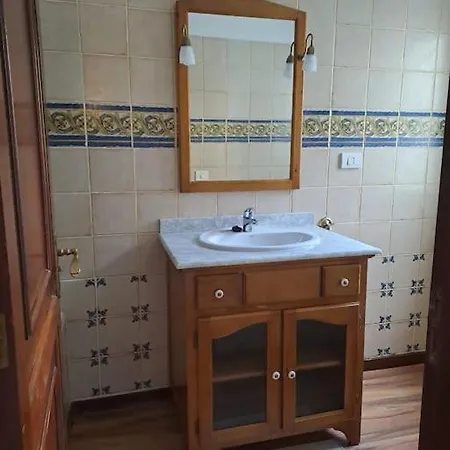 La Casa Nostra - Family Oriented House In Quiet Area *