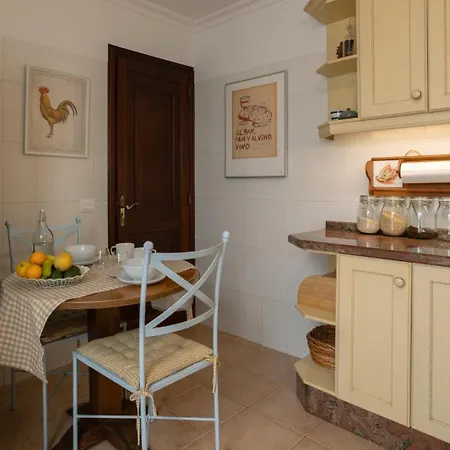 La Casa Nostra - Family Oriented House In Quiet Area