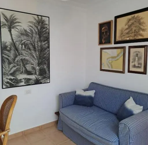 La Casa Nostra - Family Oriented House In Quiet Area *