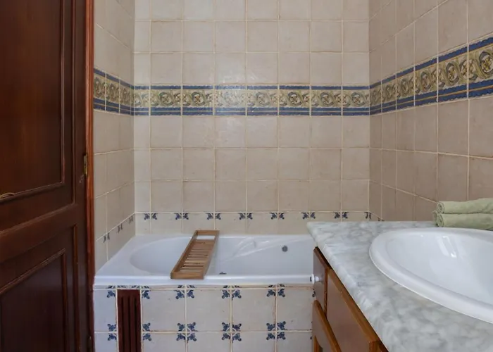 La Casa Nostra - Family Oriented House In Quiet Area بيت للعطل