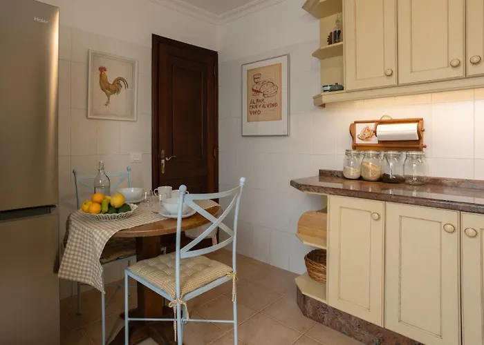 La Casa Nostra - Family Oriented House In Quiet Area