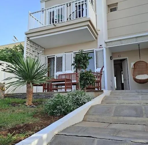 La Casa Nostra - Family Oriented House In Quiet Area