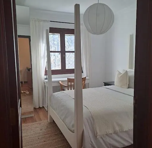 La Casa Nostra - Family Oriented House In Quiet Area