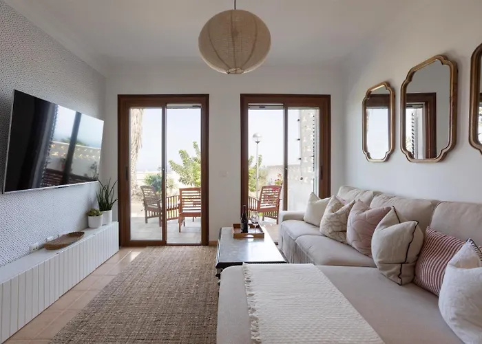 La Casa Nostra - Family Oriented House In Quiet Area